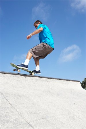 simsearch:400-05737917,k - Teenage Boy In Skateboard Park Stock Photo - Budget Royalty-Free & Subscription, Code: 400-05737920