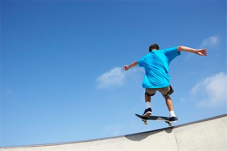 simsearch:400-05737917,k - Teenage Boy In Skateboard Park Stock Photo - Budget Royalty-Free & Subscription, Code: 400-05737937