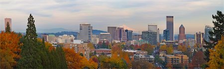 simsearch:400-05723698,k - Portland Oregon City Skyline and Mount Hood in the Fall Panorama Photographie de stock - Aubaine LD & Abonnement, Code: 400-05731231