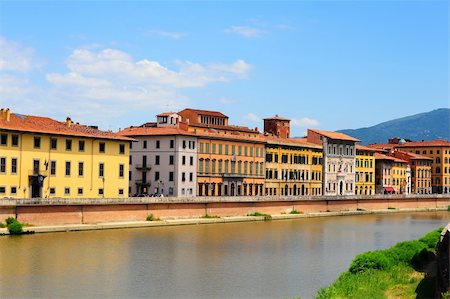 simsearch:400-04375112,k - Embankment of The River Arno in The Italian City of Pisa Stock Photo - Budget Royalty-Free & Subscription, Code: 400-05732259