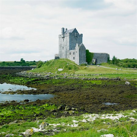 simsearch:400-05732778,k - Dunguaire Castle, County Galway, Ireland Stock Photo - Budget Royalty-Free & Subscription, Code: 400-05732776