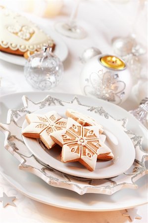 simsearch:400-05693119,k - Gingerbread for Christmas in white Stock Photo - Budget Royalty-Free & Subscription, Code: 400-05733113