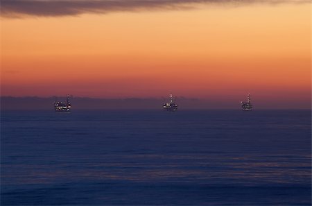 Three large Pacific Ocean oil rig drilling platforms off the southern coast of California. Circa 2010. Foto de stock - Super Valor sin royalties y Suscripción, Código: 400-05744255
