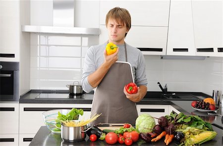 simsearch:400-05744780,k - Man cooking in modern kitchen Stock Photo - Budget Royalty-Free & Subscription, Code: 400-05744853