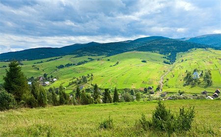 simsearch:400-05719580,k - beautiful summer mountain and small village on mountainside (Carpathian. Ukraine) Photographie de stock - Aubaine LD & Abonnement, Code: 400-05745552