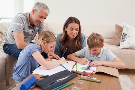 draw face female - Parents helping their children to do their homework in their living room Foto de stock - Super Valor sin royalties y Suscripción, Código: 400-05749621