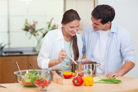 simsearch:400-05740111,k - Couple preparing a sauce in their kitchen Stock Photo - Budget Royalty-Free & Subscription, Code: 400-05740102