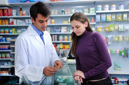 person buying pills at chemist - Pharmacist advising client at pharmacy how to take medicine Stock Photo - Budget Royalty-Free & Subscription, Code: 400-05742692