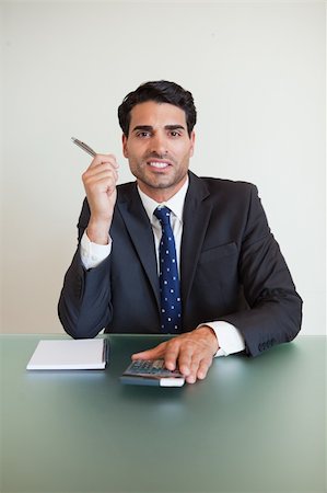 simsearch:400-05748165,k - Portrait of a businessman working in his office Foto de stock - Super Valor sin royalties y Suscripción, Código: 400-05742741