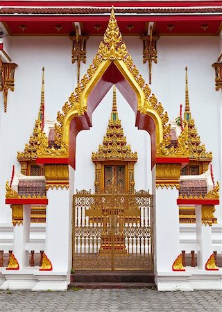 The gilded gates of an ancient Buddhist temple Stock Photo - Budget Royalty-Free & Subscription, Code: 400-05755214