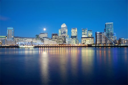 simsearch:400-05706130,k - Full moon over London skyscrapers Stock Photo - Budget Royalty-Free & Subscription, Code: 400-05752054