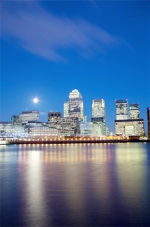 simsearch:400-05706130,k - Full moon over London skyscrapers Stock Photo - Budget Royalty-Free & Subscription, Code: 400-05752055