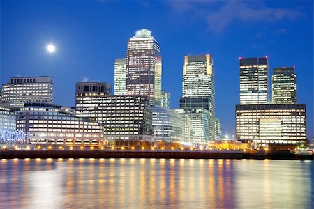 simsearch:400-05706130,k - Full moon over London skyscrapers Stock Photo - Budget Royalty-Free & Subscription, Code: 400-05752056