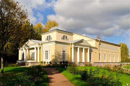 exterior color for house in the forest - Pavilion des Roses in Pavlovsk, Saint-Petersburg, Russia Stock Photo - Budget Royalty-Free & Subscription, Code: 400-05876128