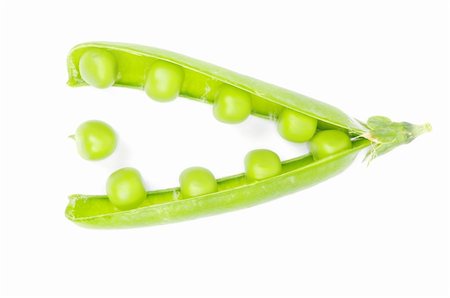 simsearch:400-05744520,k - fresh green peas isolated on a white background Stock Photo - Budget Royalty-Free & Subscription, Code: 400-05876795