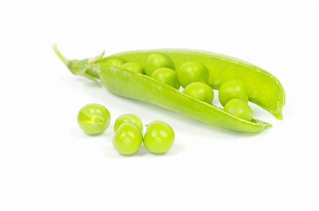 simsearch:400-05744520,k - fresh green peas isolated on a white background Stock Photo - Budget Royalty-Free & Subscription, Code: 400-05876793