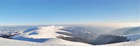 simsearch:400-05271081,k - Snowy mountain ridges with fir tree forest panorama. Carpathian mountains. Polonyna Borzhava. Zakarpattya. Ukraine Photographie de stock - Aubaine LD & Abonnement, Code: 400-05878164