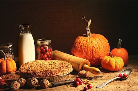 simsearch:400-04370315,k - Still life of autumn fruits and and crumble pie on table Stock Photo - Budget Royalty-Free & Subscription, Code: 400-05884809