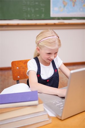 simsearch:400-05896357,k - Portrait of a little girl using a laptop in a classroom Stock Photo - Budget Royalty-Free & Subscription, Code: 400-05896331