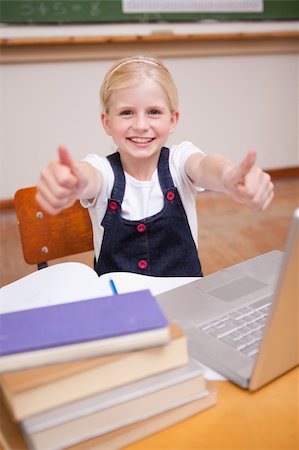 simsearch:400-05896357,k - Portrait of a girl using a notebook with the thumbs up in a classroom Stock Photo - Budget Royalty-Free & Subscription, Code: 400-05896333