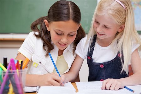 simsearch:6109-06196438,k - Pupils drawing together in a classroom Stock Photo - Budget Royalty-Free & Subscription, Code: 400-05896365