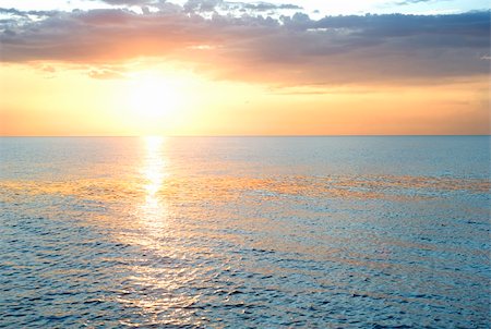 Beatifull sunset on the Crimean seashore Photographie de stock - Aubaine LD & Abonnement, Code: 400-05896432