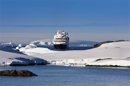 Big cruise ship in Antarctic waters Stock Photo - Budget Royalty-Free & Subscription, Code: 400-05899623