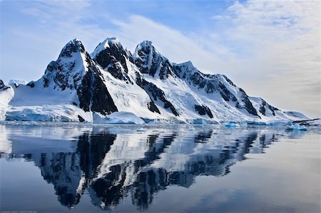 simsearch:400-05271801,k - Beautiful snow-capped mountains against the blue sky in Antarctica Stock Photo - Budget Royalty-Free & Subscription, Code: 400-05899635