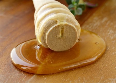 simsearch:400-05135233,k - fresh golden honey  with a wooden spoon and flowers Foto de stock - Super Valor sin royalties y Suscripción, Código: 400-05906056