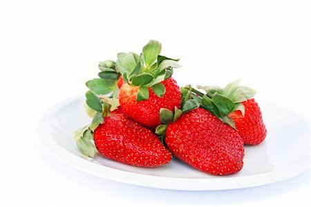 simsearch:400-05370991,k - Strawberries on plate isolated on white background. Stock Photo - Budget Royalty-Free & Subscription, Code: 400-05902347