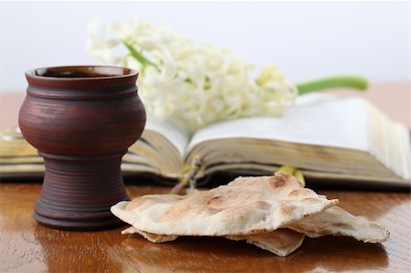 simsearch:400-05890930,k - Chalice with red wine, pita bread, Holy Bible and white hyacinth Stock Photo - Budget Royalty-Free & Subscription, Code: 400-05917540