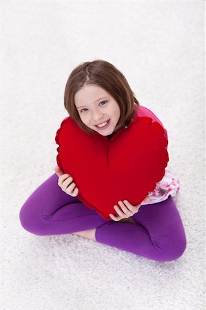 Happy young girl with large red heart pillow - valentie's day is coming Foto de stock - Super Valor sin royalties y Suscripción, Código: 400-05919491