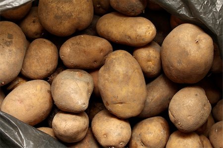 Overflowing bag of potatos close-up Stock Photo - Budget Royalty-Free & Subscription, Code: 400-05910108