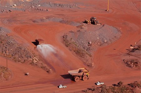 Large, open-pit iron ore mine with trucks Foto de stock - Super Valor sin royalties y Suscripción, Código: 400-05910471
