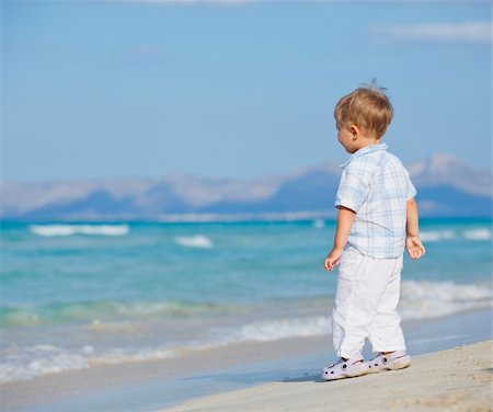 simsearch:400-04423521,k - Back view of  little cute boy on the beautiful exotic white beach, Mallorca, Spain Photographie de stock - Aubaine LD & Abonnement, Code: 400-05911337