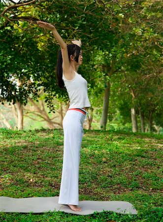 yoga girl on the park Foto de stock - Super Valor sin royalties y Suscripción, Código: 400-05913987