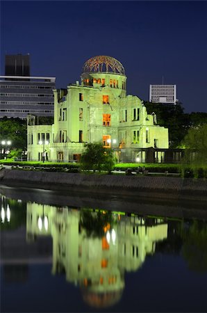 simsearch:622-06398585,k - Atomic Dome at Hiroshima Peace Memorial Park in Hiroshima, Japan. Photographie de stock - Aubaine LD & Abonnement, Code: 400-05939476