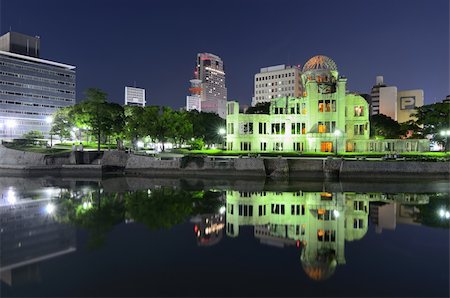 simsearch:622-06398585,k - Atomic Dome at Hiroshima Peace Memorial Park in Hiroshima, Japan. Photographie de stock - Aubaine LD & Abonnement, Code: 400-05939477