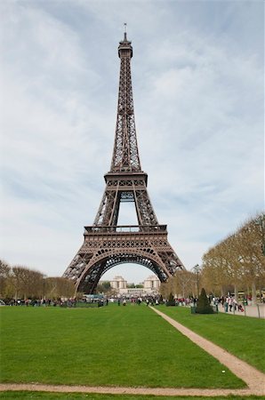 simsearch:400-04974897,k - The Eiffle Tower landmark in Paris Stock Photo - Budget Royalty-Free & Subscription, Code: 400-06059898
