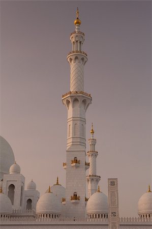 famous building with minaret - Abu Dhabi Sheikh Zayed White Mosque at sunset Stock Photo - Budget Royalty-Free & Subscription, Code: 400-06066381