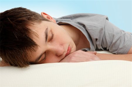 Closeup of a teen boy sleeping on a bed Photographie de stock - Aubaine LD & Abonnement, Code: 400-06061034
