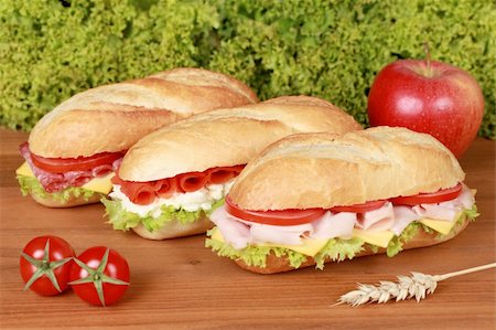 simsearch:400-05311244,k - Fresh sandwiches with ham, salami and smoked salmon Foto de stock - Super Valor sin royalties y Suscripción, Código: 400-06062315