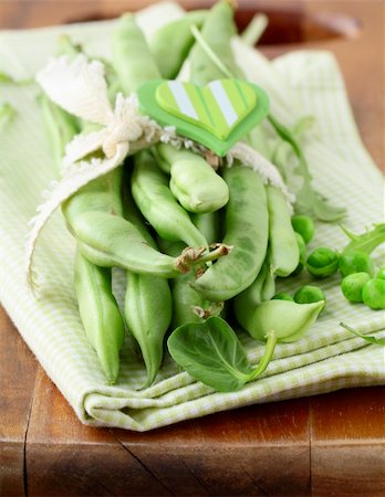 simsearch:400-05744520,k - pods of green peas on a wooden table, rustic style Stock Photo - Budget Royalty-Free & Subscription, Code: 400-06063362