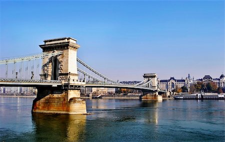 simsearch:400-06138816,k - The Chain Bridge in Budapest, Hungary Photographie de stock - Aubaine LD & Abonnement, Code: 400-06076960