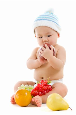 simsearch:400-07171482,k - Pan Asian baby playing with fruits on white background Stock Photo - Budget Royalty-Free & Subscription, Code: 400-06077324