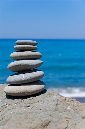 simsearch:400-04114367,k - Balancing beach stones with sea background Stock Photo - Budget Royalty-Free & Subscription, Code: 400-06071781