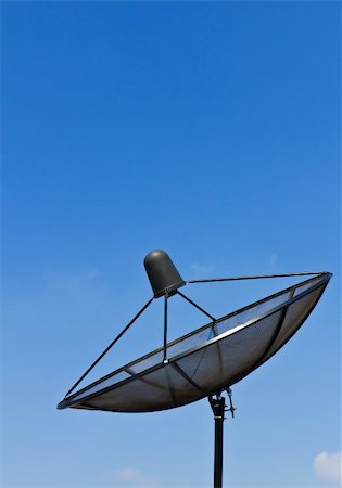 simsearch:400-04843830,k - Satellite dish antennas under blue sky Stock Photo - Budget Royalty-Free & Subscription, Code: 400-06073009