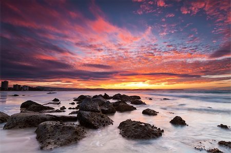 simsearch:400-07091395,k - australian seascape at twilight (rainbow bay beach, qld, australia) Foto de stock - Super Valor sin royalties y Suscripción, Código: 400-06073516