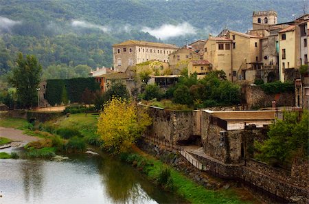simsearch:400-05193127,k - Landscape of medieval town of Besalu, Catalonia. Spain Stock Photo - Budget Royalty-Free & Subscription, Code: 400-06089141