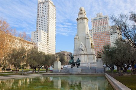 simsearch:400-06924255,k - square of Spain (plaza  de Espana)  in Madrid, Spain Stock Photo - Budget Royalty-Free & Subscription, Code: 400-06089142